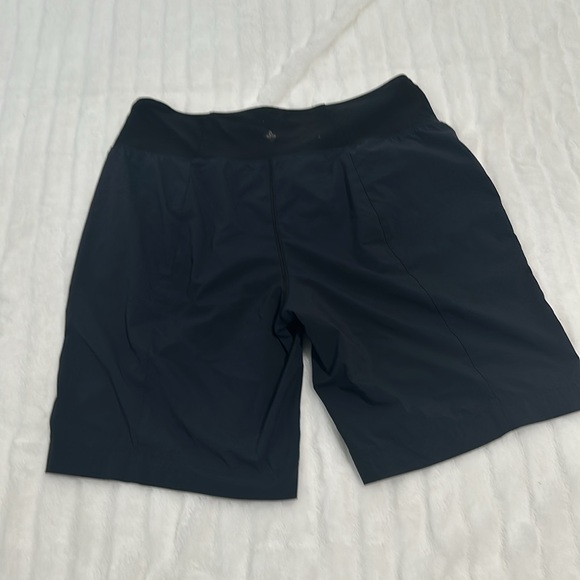 🍁 Prana Active Bermuda Shorts - Picture 2 of 4